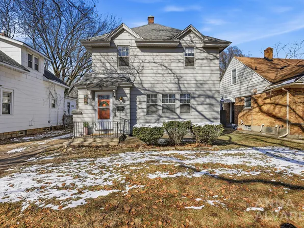 1017 Lake Michigan Dr NW, Grand Rapids, MI 49504