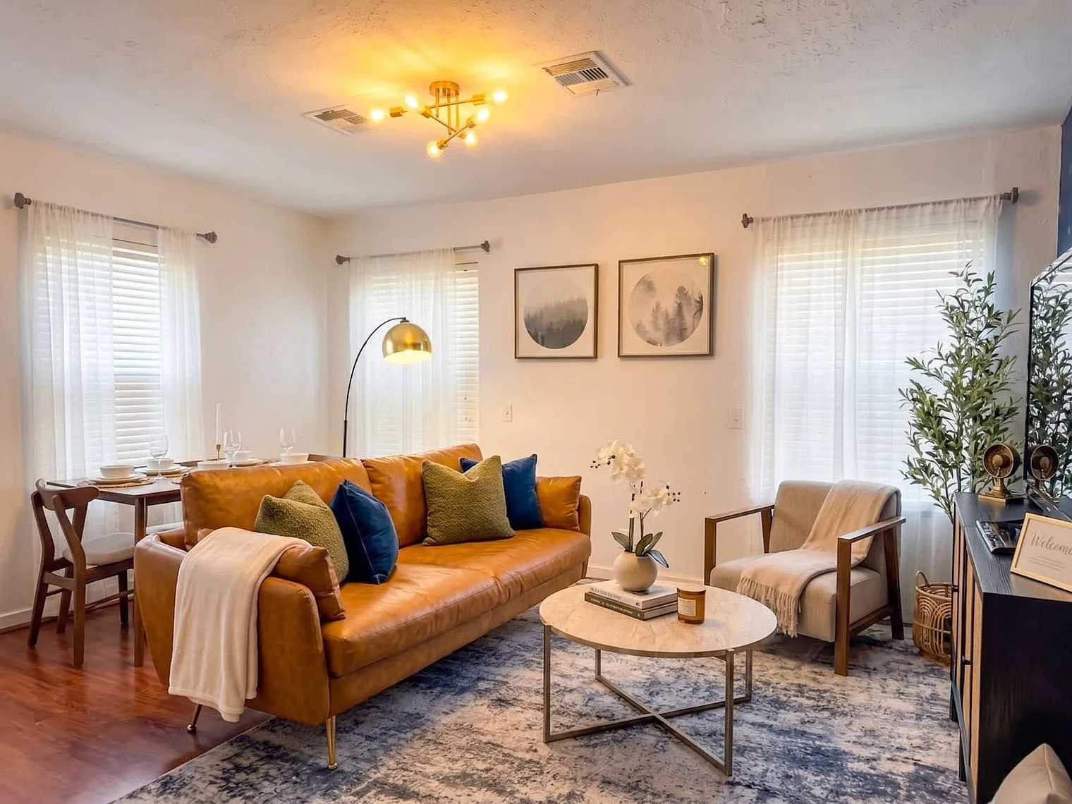 2 bed, 1.0 bath, 893 sqft, $3,152 — Photo 2