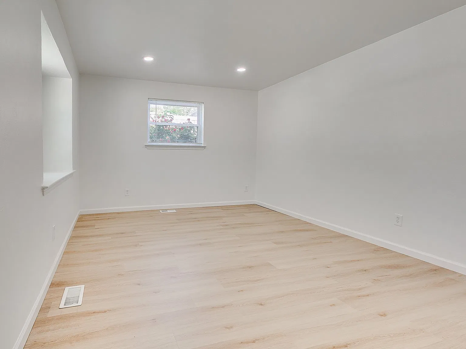 1430 Westbrooke Terrace - 1 — Photo 3