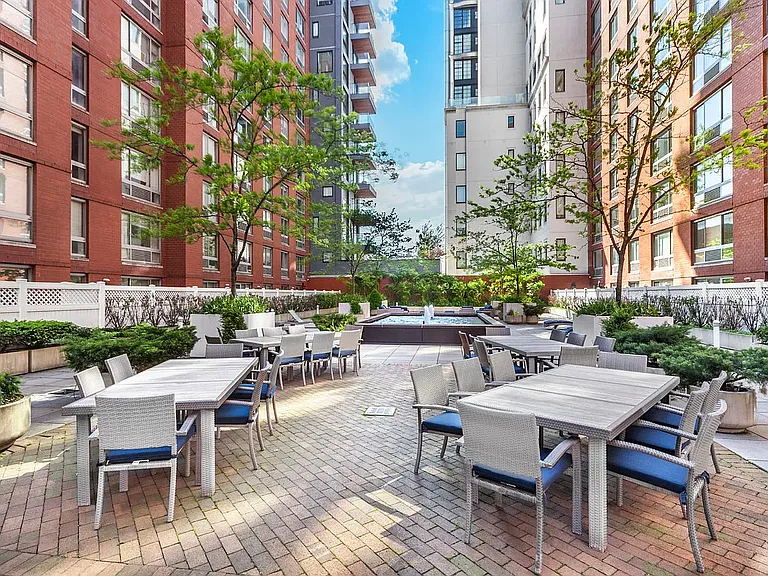 555 W 23rd St #S11E — Photo 21