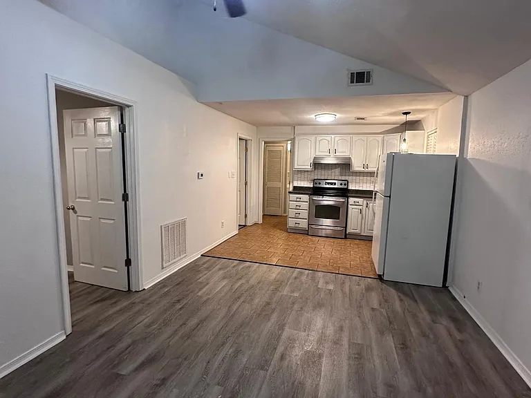 603R Ann St — Photo 3