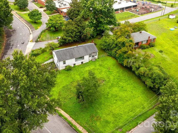 101 Harris Dr #8 & 9, Morganton, NC 28655