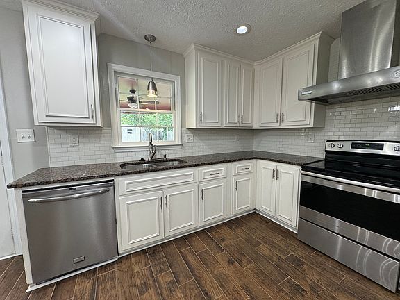 5th image of 6241 Schomburg Rd
