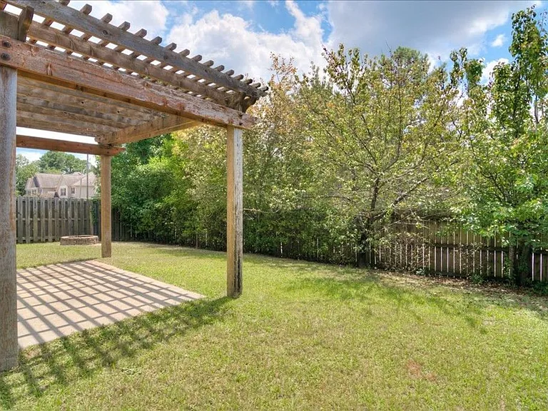 763 Chinaberry Ct — Photo 3