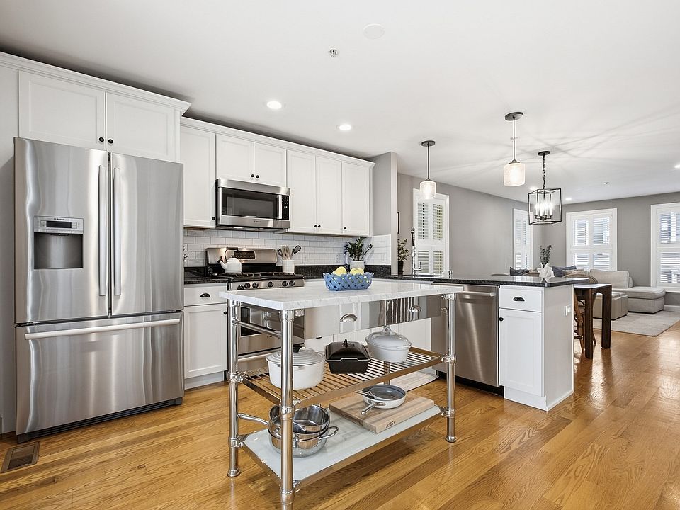 1st image of 126 Elm St #2
