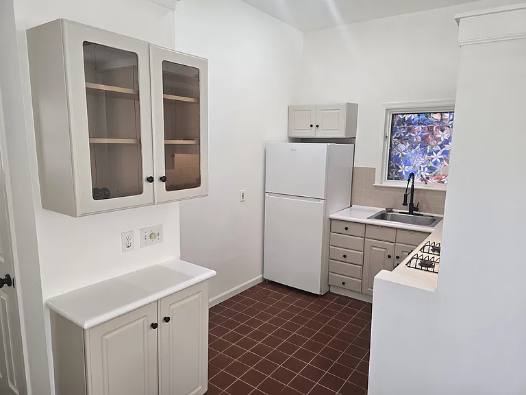 84 Lake Ave — Photo 4