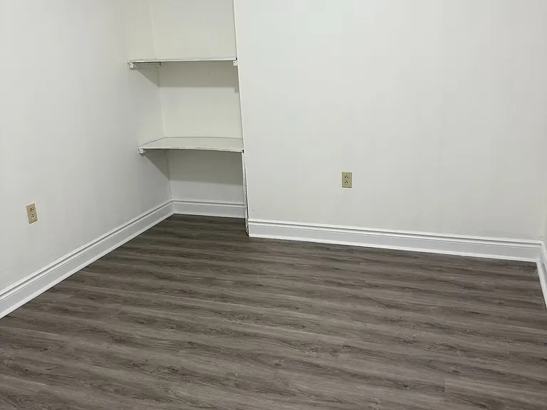 47 Carisbrooke Sq #BASEMENT — Photo 9