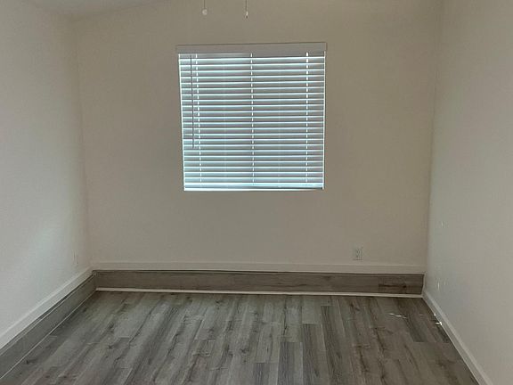 4th image of 610 S Quince St