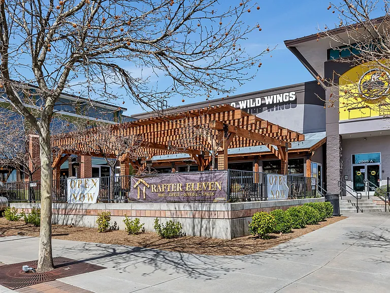 Easy Access to Nearby Restaurants