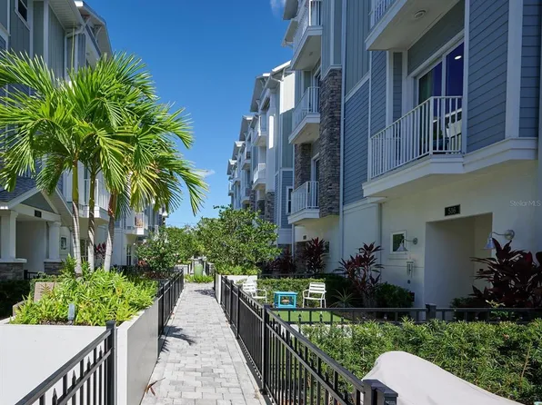 516 Laurel Park Dr, Sarasota, FL 34236