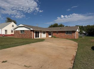 202 S Locust St, Seiling, OK 73663