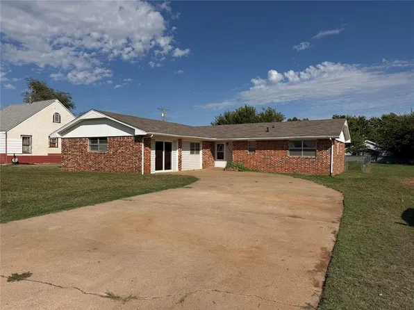 202 S Locust St, Seiling, OK 73663