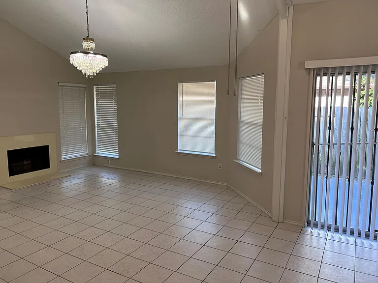 15811 Beechnut St — Photo 4