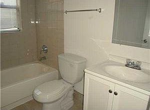 4th image of 487 Glenwood Dr