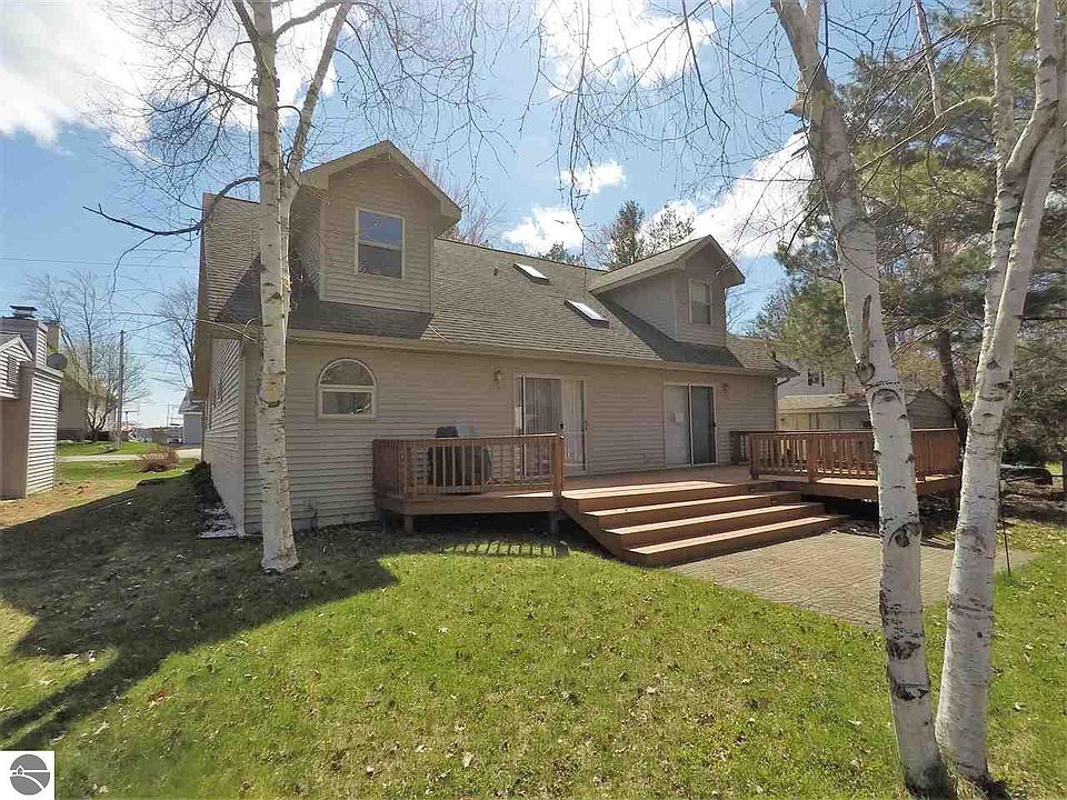 1st image of 228 W Lake Dr
