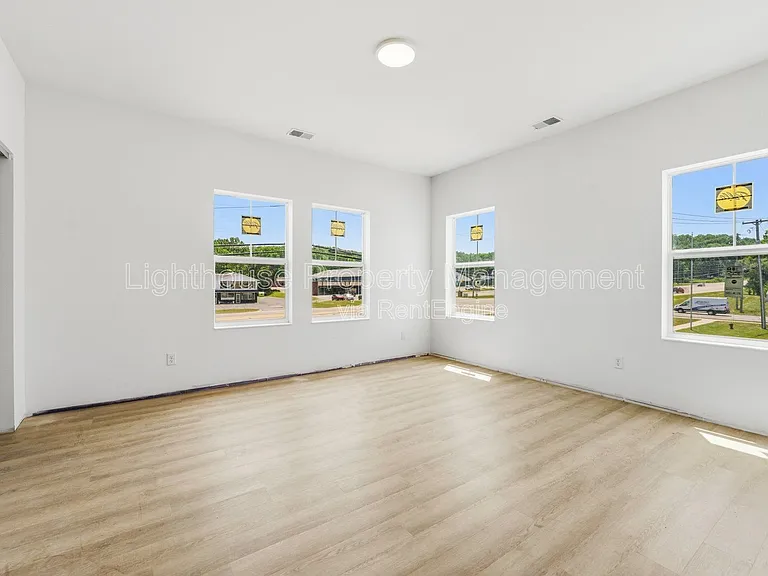Riverbend Flats Apartments — Photo 31