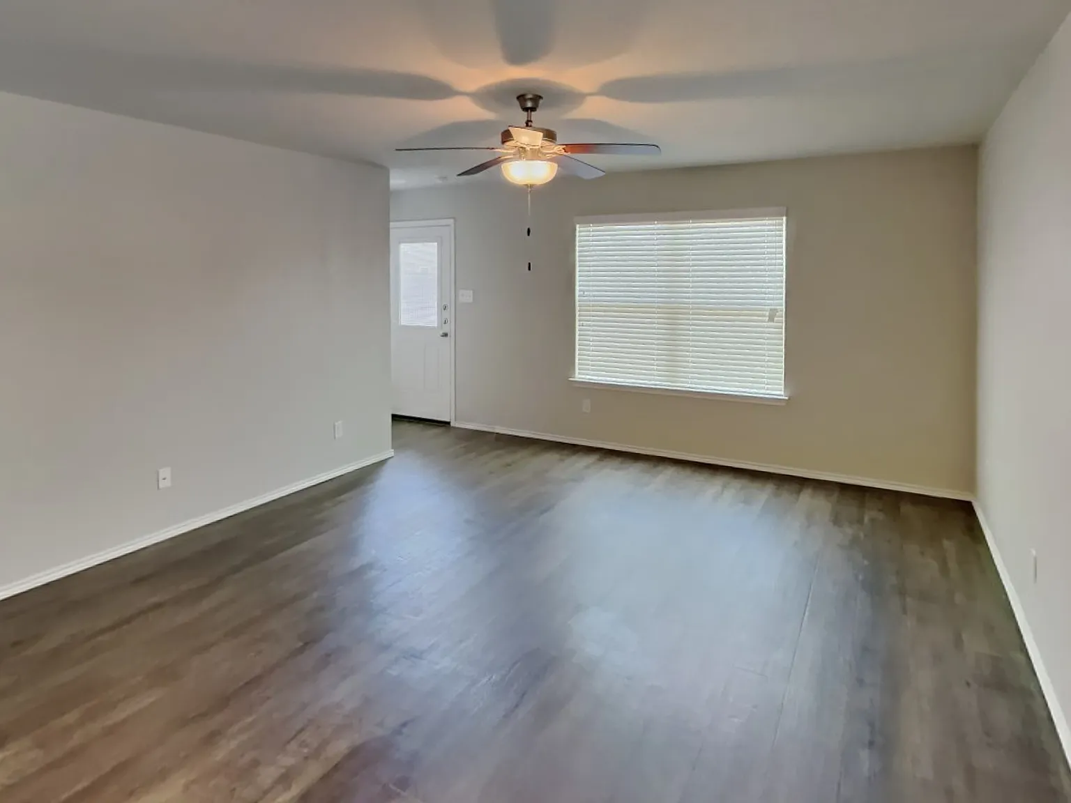 3 bed, 2.0 bath, 1664 sqft, $1,525 — Photo 3