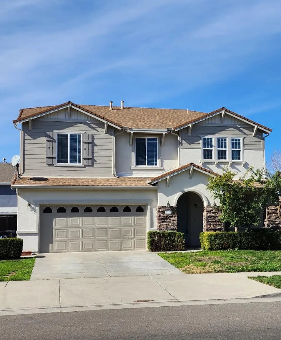 5 bed, 2770 sqft, $3,150 — Photo 1