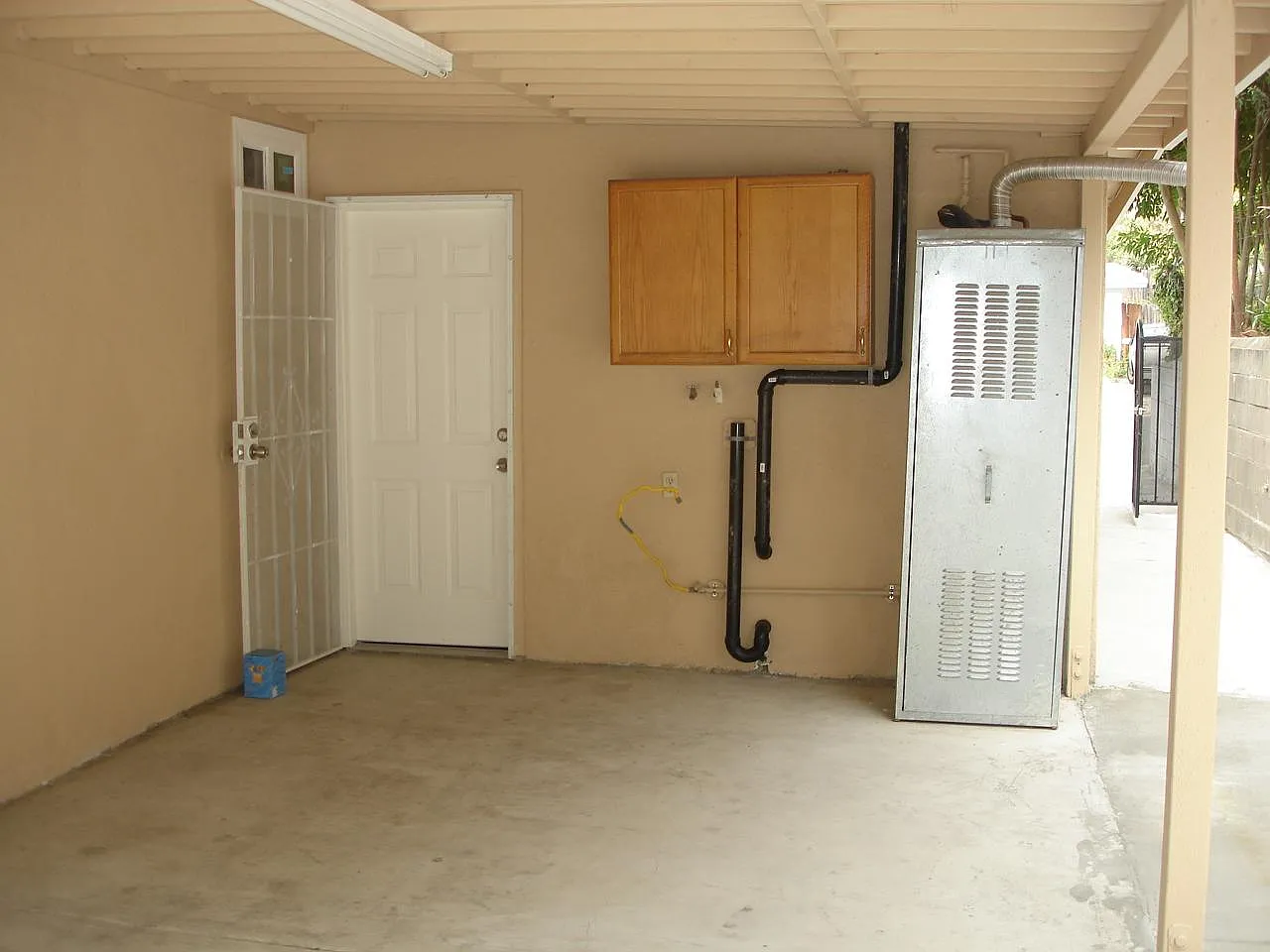 3 bed, 1044 sqft, $3,700 — Photo 3