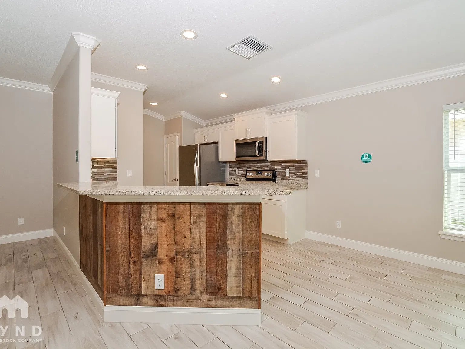 3 bed, 2.0 bath, 1313 sqft, $1,895 — Photo 3