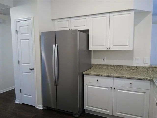 1443 Baythorn Dr — Photo 3
