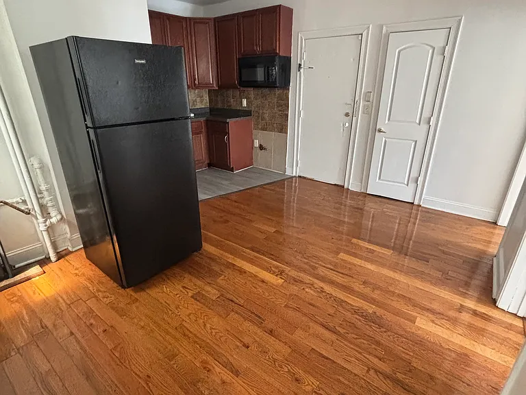 92 Woodlawn Ave #1 — Photo 4