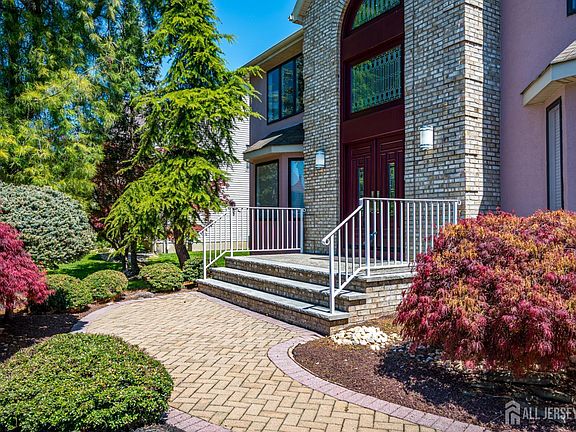 3rd image of 37 Jernee Dr