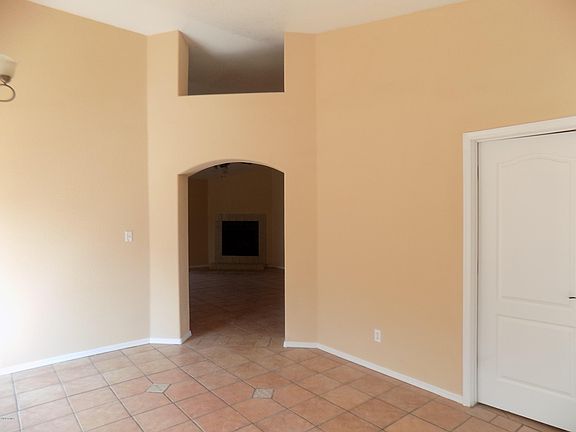 3rd image of 2619 Thunderbird Dr