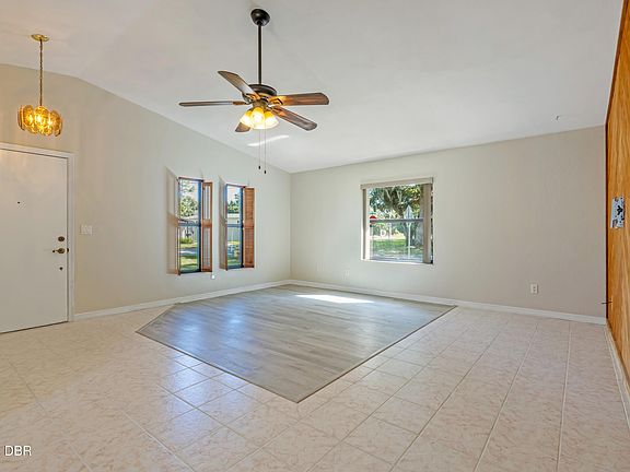 5th image of 602 Charles St