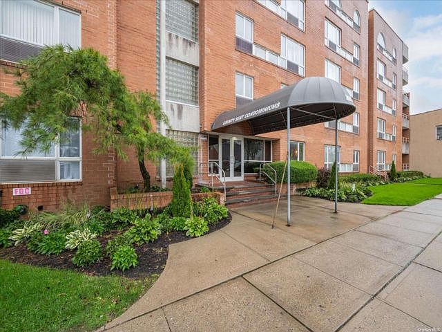 1st image of 205 Mineola Blvd APT 5B