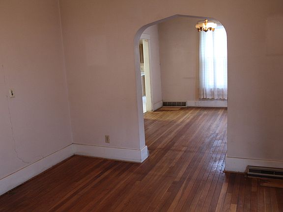 2nd image of 1207 N Livingston St
