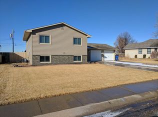 2214 Westridge Dr, Ogallala, NE 69153