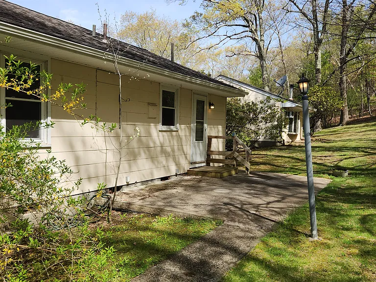 44 Lakeside Dr — Photo 5