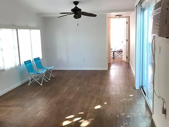 3rd image of 338 Oleander Dr