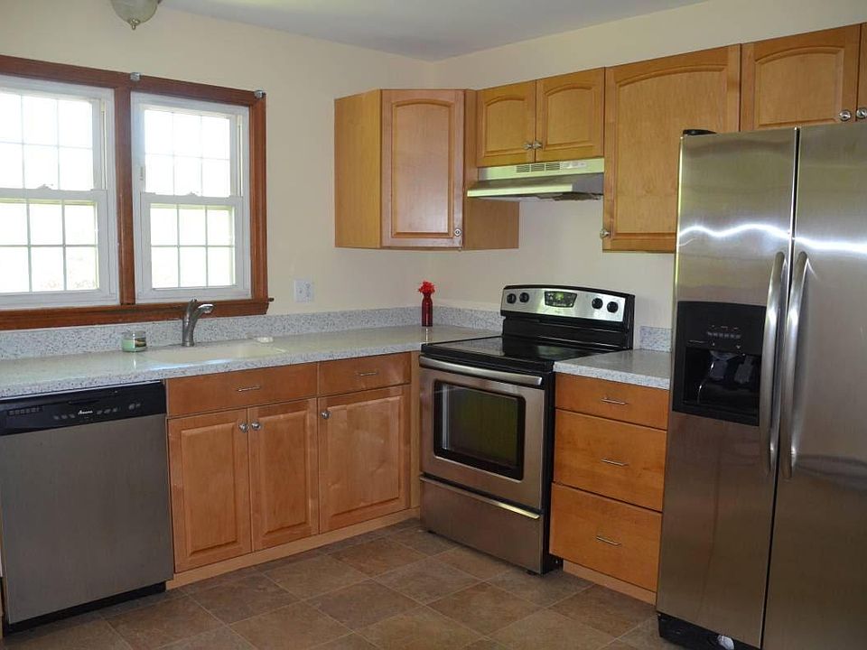 1st image of 3 Tunxis Pl #E