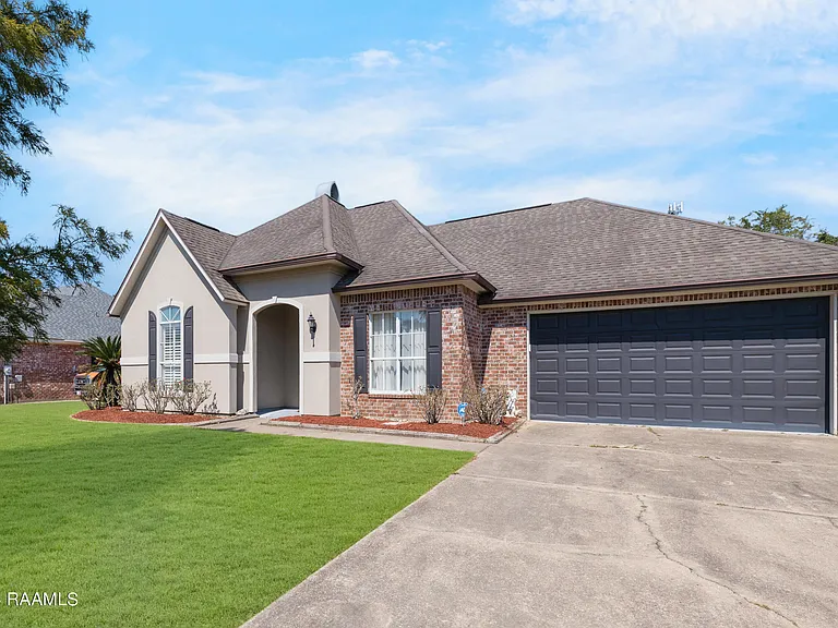 106 Anslem Dr — Photo 2