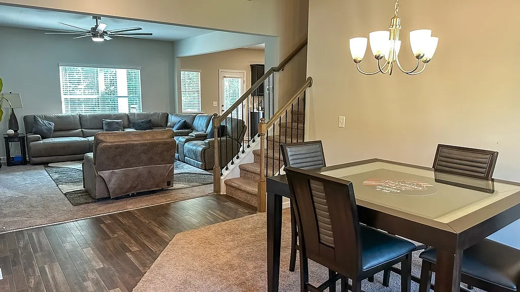 4 bed, 2080 sqft, $2,400 — Photo 3