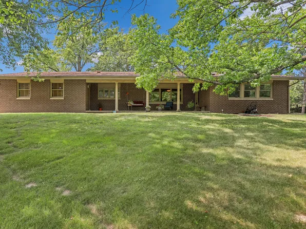 2244 Wagon Trail Rd, White Heath, IL 61884