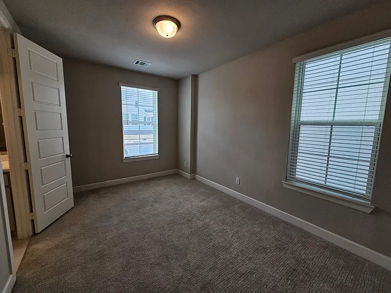 8045 Emerald Rock Dr — Photo 25