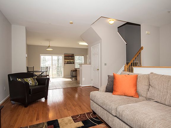 3rd image of 246 Persimmon Cir