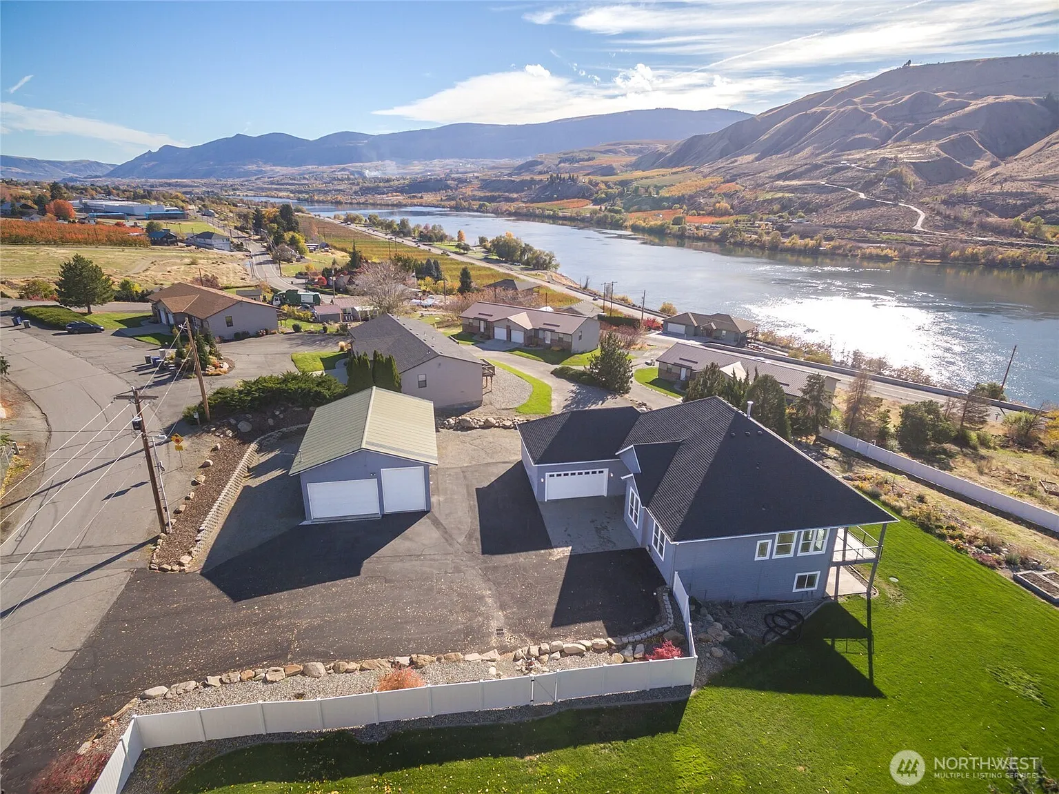 972 Highline Drive photo 1