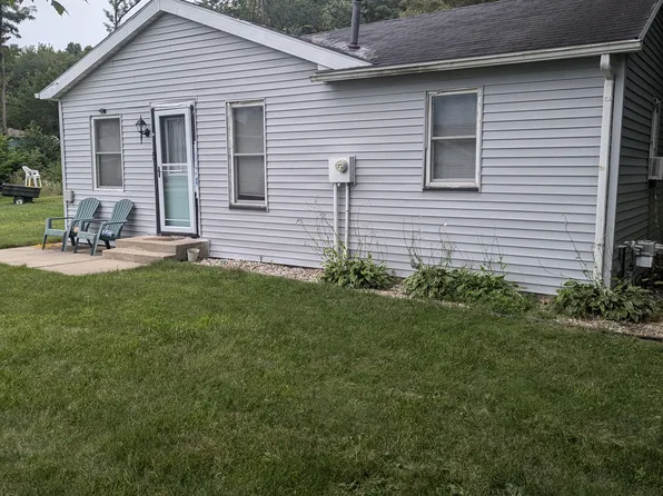 1400 E Crooked Lake Dr, Kalamazoo, MI 49009