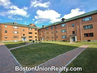 3rd image of 106 Longwood Ave APT 01