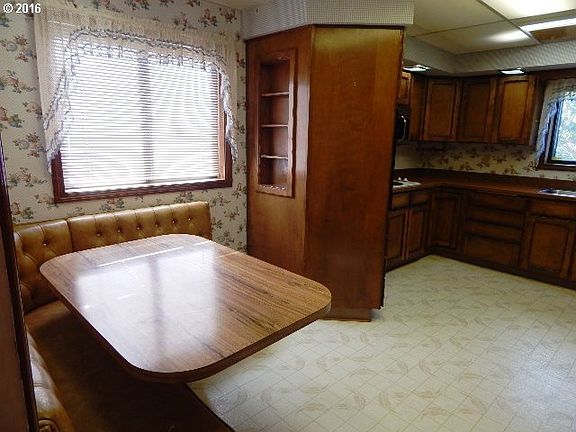 5th image of 304 E Scott Ave