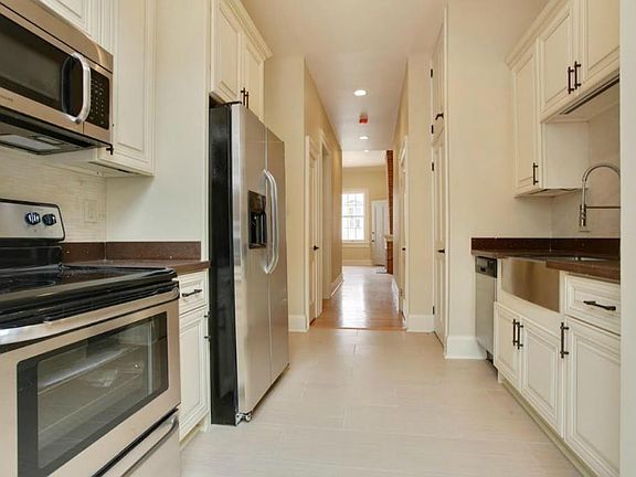 4th image of 940 Orleans St APT 1