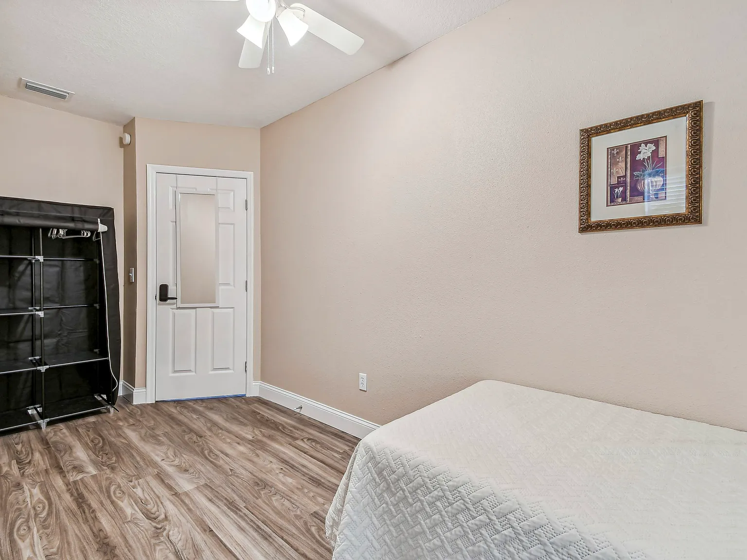 4 bed, 3.0 bath, 2292 sqft, $776 — Photo 4