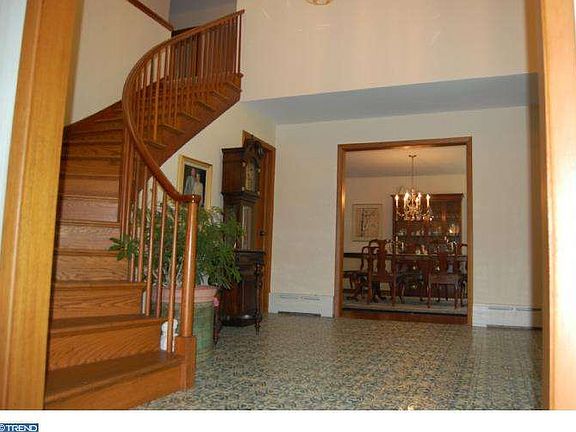 2nd image of 6 Maggies Ln