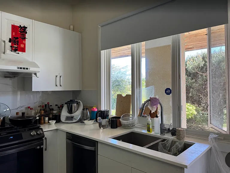 1870 Queens Ave #3 — Photo 9