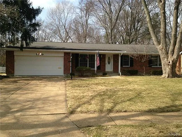 1359 Ruth Dr photo 1