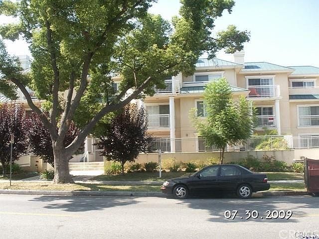 1st image of 530 W Stocker St Unit 204